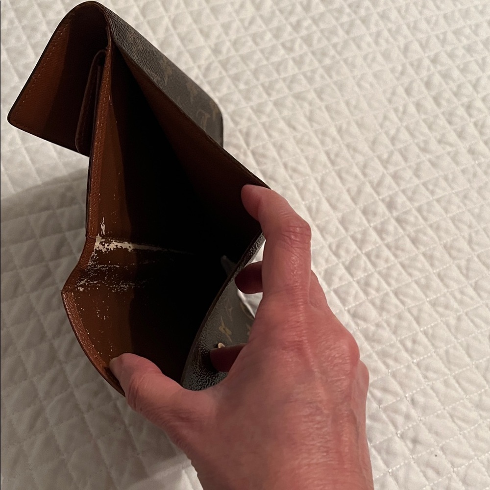 LV wallet. - Picture 6 of 7